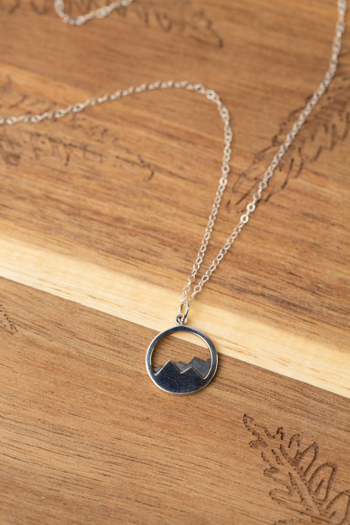 Mountains 16-18" Sterling Silver Circle Pendant Necklace