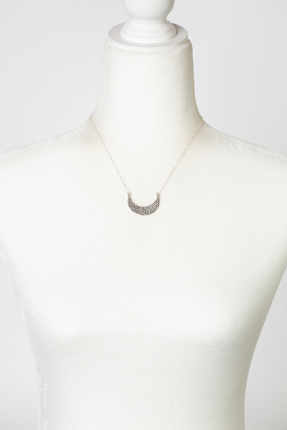 Unity 16.5-18.5" Spiny Oyster With Handmade Hammered Fine Silver Crescent Moon Pendant Simple Necklace